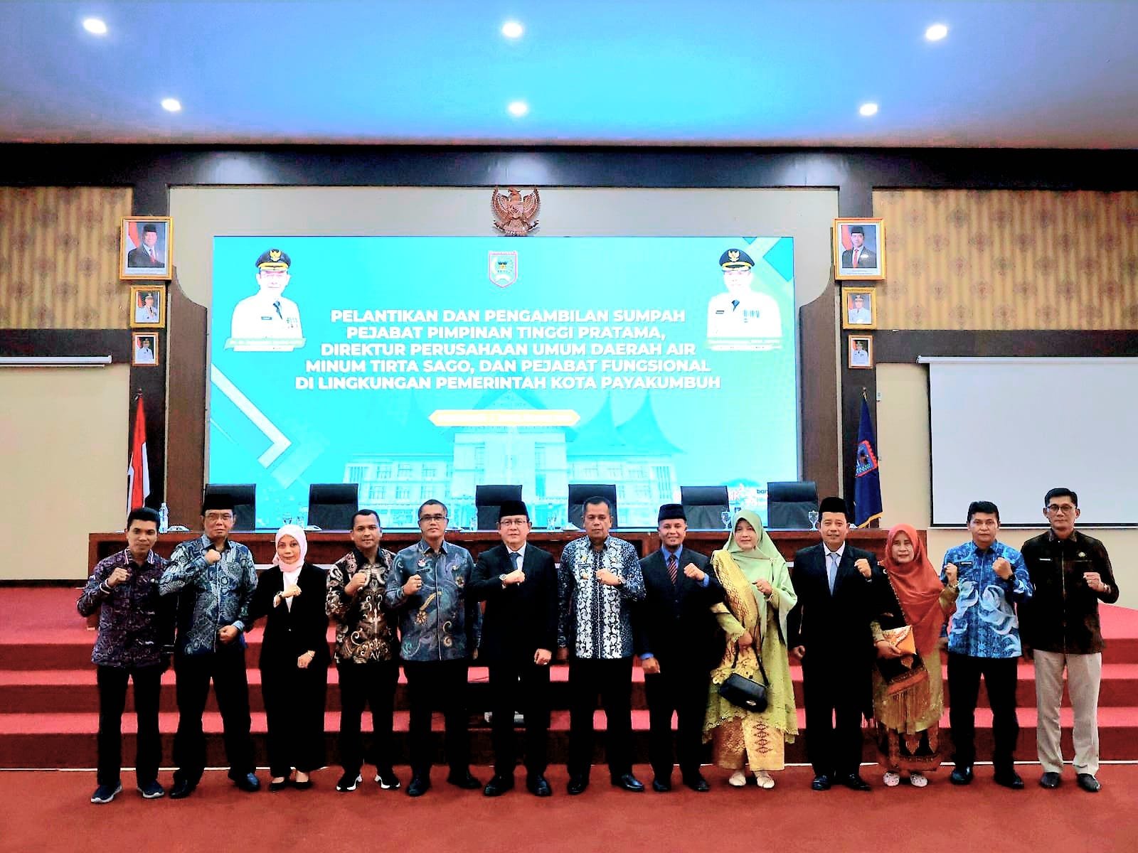 Walikota Payakumbuh Lantik  Direktur Perusahaan Umum Daerah  Air Minum Tirta Sago