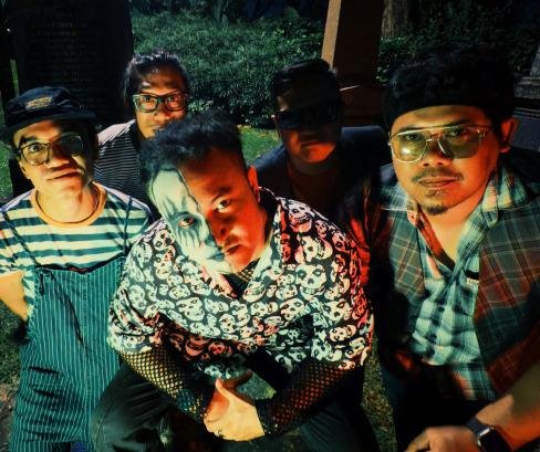 Menuju Indonesia, 1-800 Wicked Perkuat Identitas Lewat “Vespa Biru”