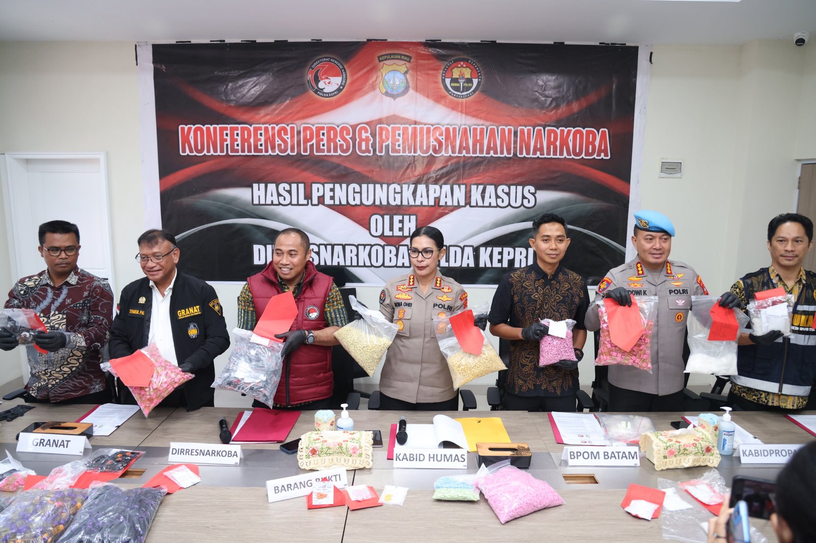 Ditresnarkoba Polda Kepri Gelar Konferensi Pers Ungkap Kasus dan Pemusnahan Barang Bukti Tindak PidanaNarkotika Priode Bulan Februari-April 2026
