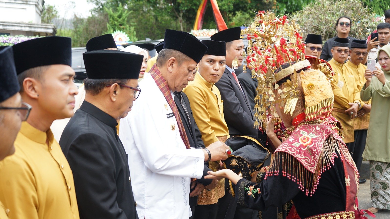 Mewakili Walikota , Elzadaswarman Ikuti  Paripurna DPRD Kabupaten Limapuluh Kota