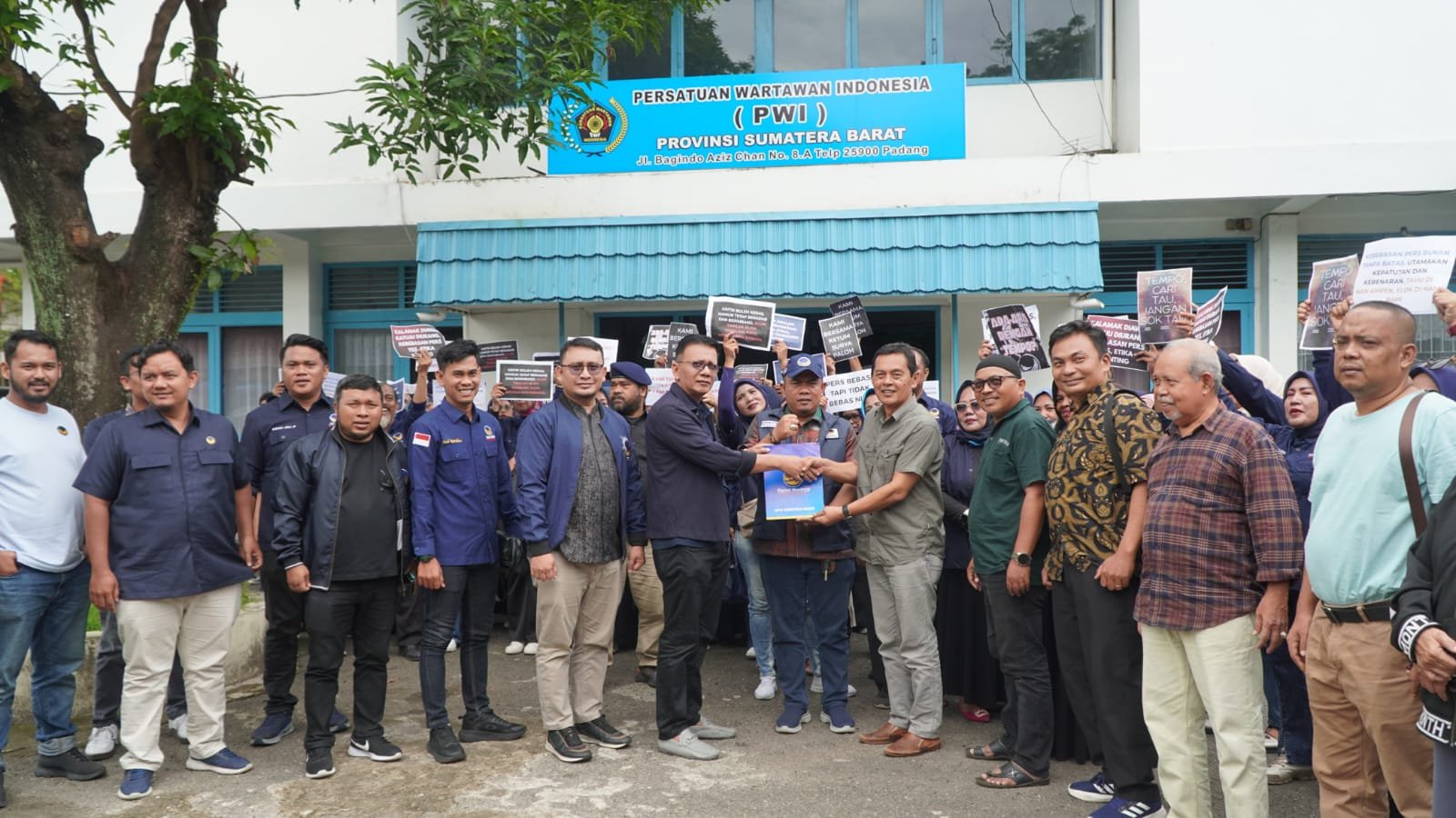 Datangi PWI Sumbar, DPW NasDem Sumbar Kecam Pemberitaan Majalah Tempo