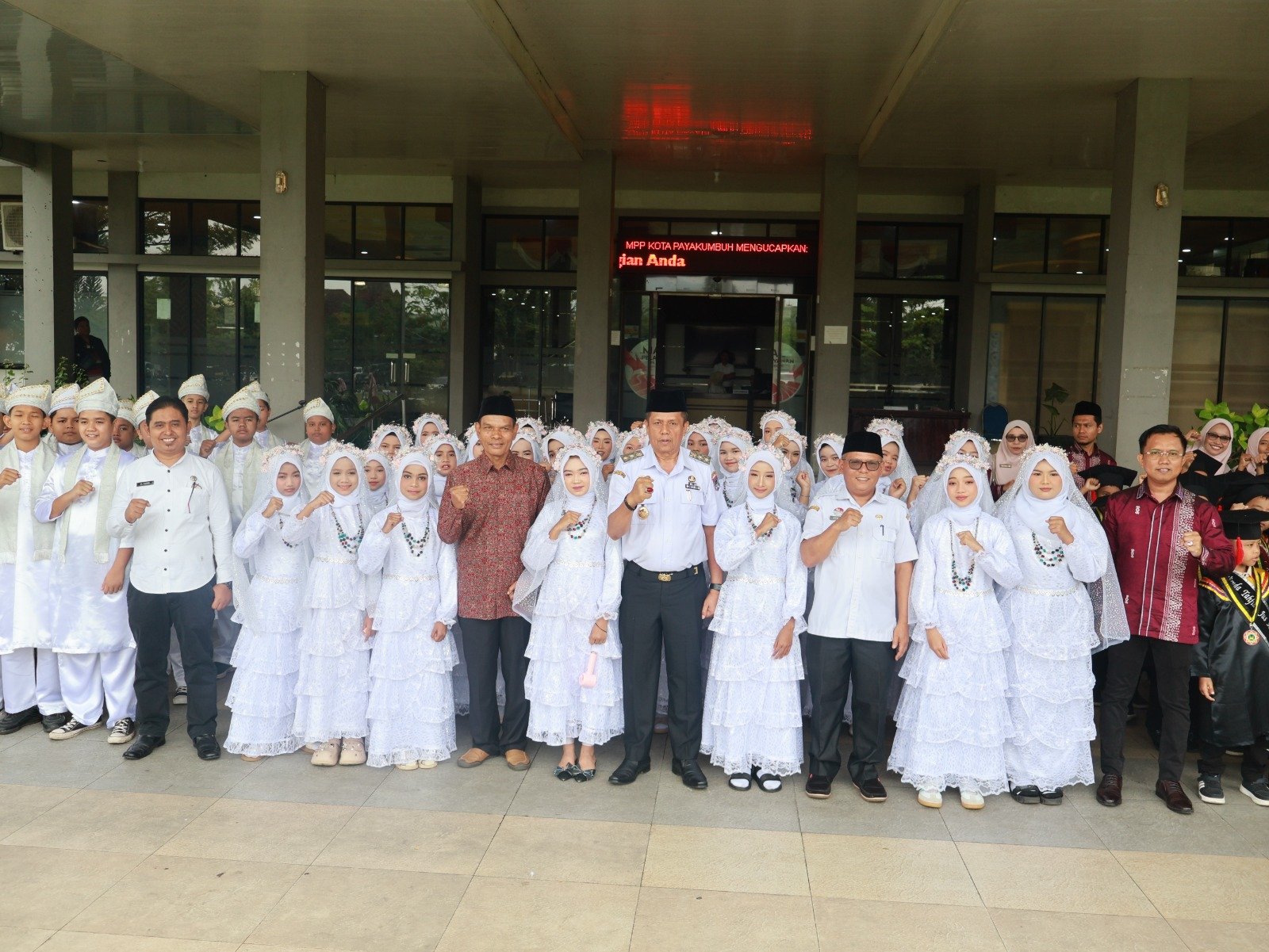 Bangga Generasi Penghafal Al-Qur’an, Wawako Payakumbuh Lepas Pawai Ta’aruf Siswa SDS IT IPHI