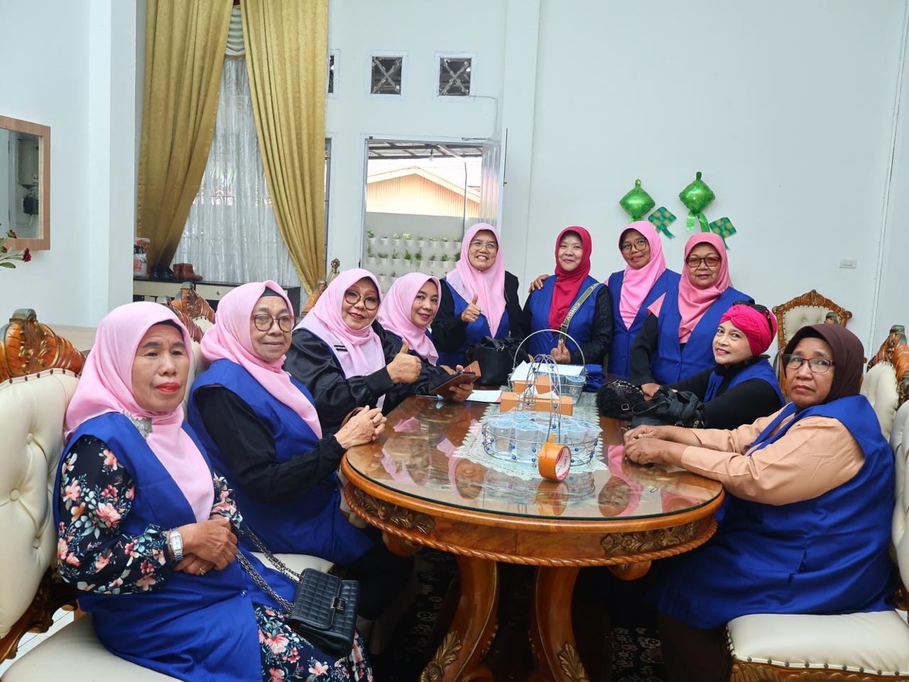 Peringati Hari KARTINI ,GOW Kota Payakumbuh Berikan Bantuan Sosial