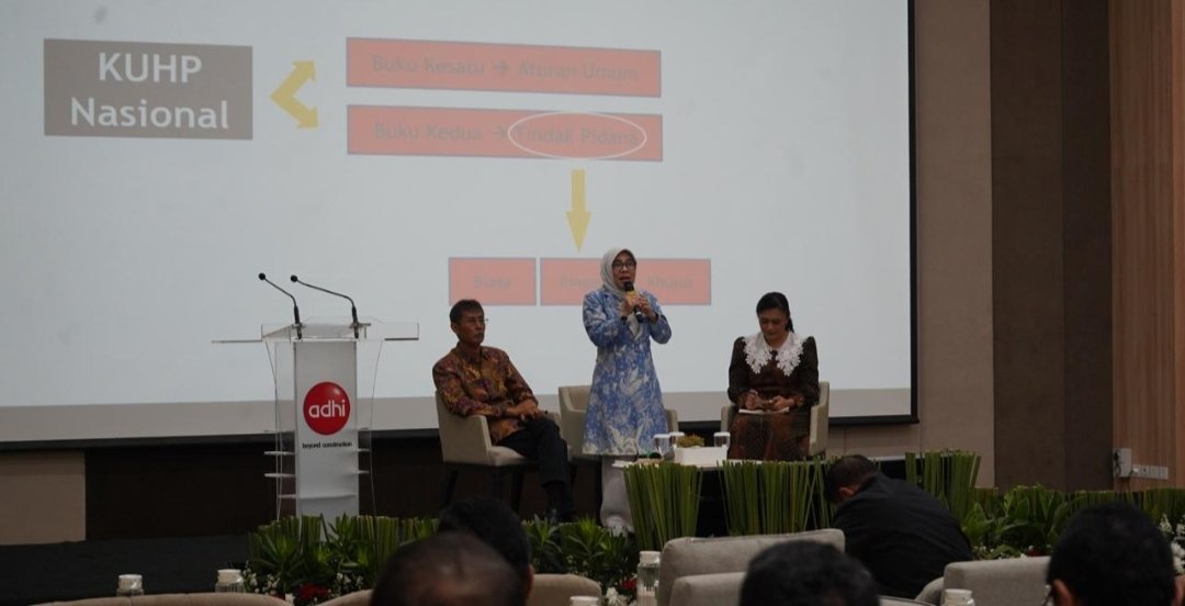 Dr. Dhifla Wiyani Sampaikan Badan Hukum Menjadi Subyek Hukum didalam Tindak Pidana Korporasi di Seminar Hukum Bersama PT Adhi Karya