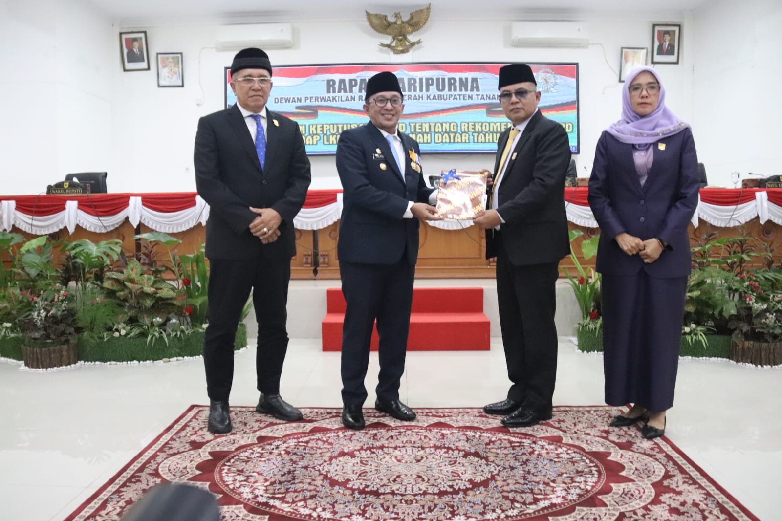 Rapat Paripurna DPRD Tanah Datar: Terima dan Berikan Rekomendasi Atas LKPJ Bupati Tahun Anggaran 2025