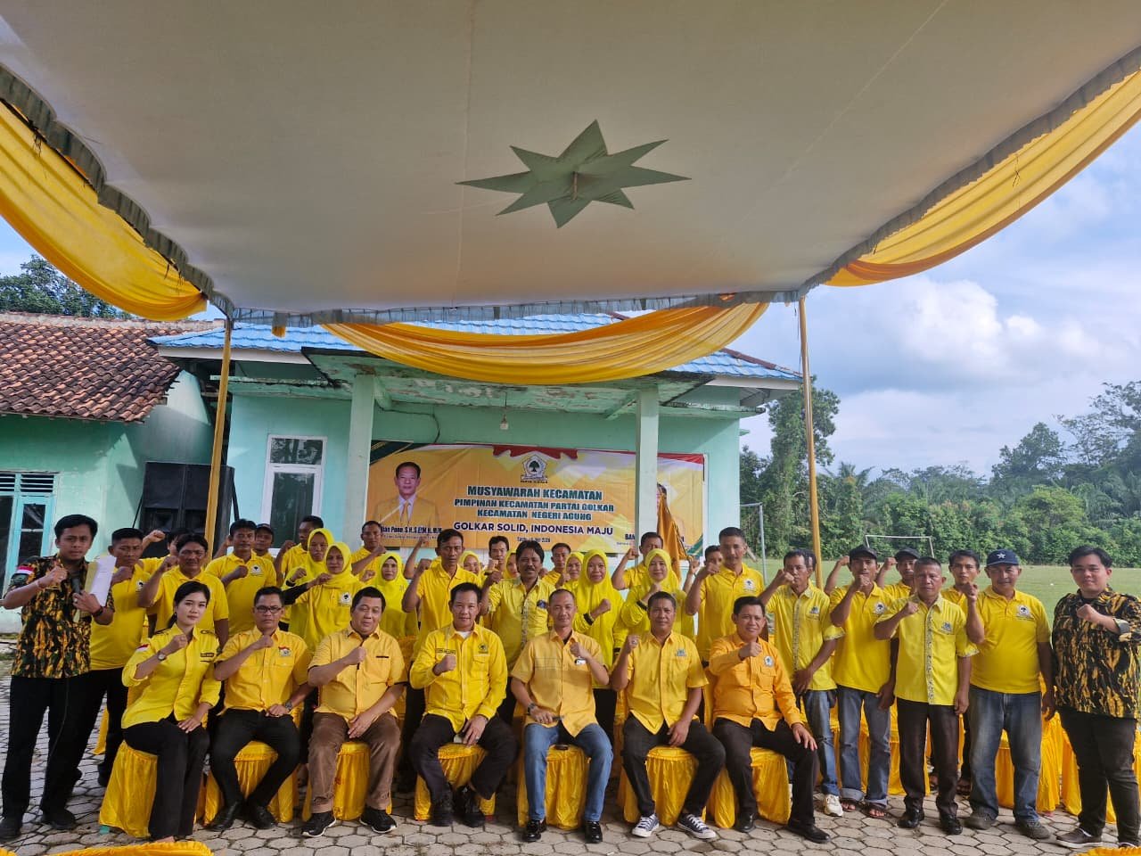 Dr Darlian Pone Lantik Ketua PK Terpilih Hasil Muscam Partai Golkar Negeri Agung
