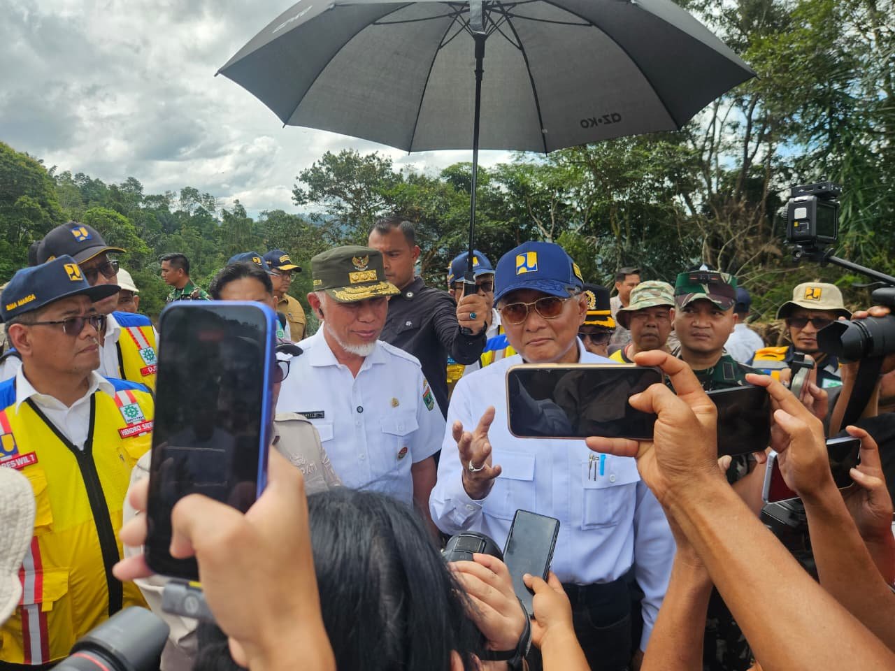 Gubernur Mahyeldi Dampingi Menteri PU Tinjau Normalisasi Batang Tompo dan Lokasi Sekolah Rakyat di Tanah Datar