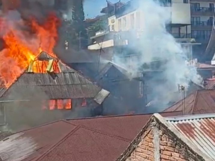 Lansia Tewas Terbakar di Kayu Kubu, Wali Kota Bukittinggi Langsung Turun ke Lokasi