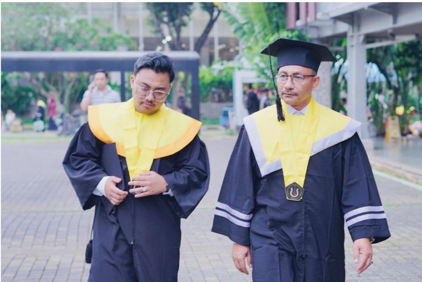 Wisuda di JCC, Haji Uma Raih Gelar Magister Ilmu Politik, Putranya Lulus Sarjana Ilmu Komunikasi