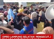 DPRD LAMPUNG SELATAN  PENGECUT…!  TAK ADA SATUPUN : MASSA MURKA  ROBOHKAN PAGAR