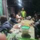 Sambangi Warung Ramai, Babinsa Koramil 04/Lintau Buo Lakukan Patroli Malam Sambil Silaturahmi dengan Warga