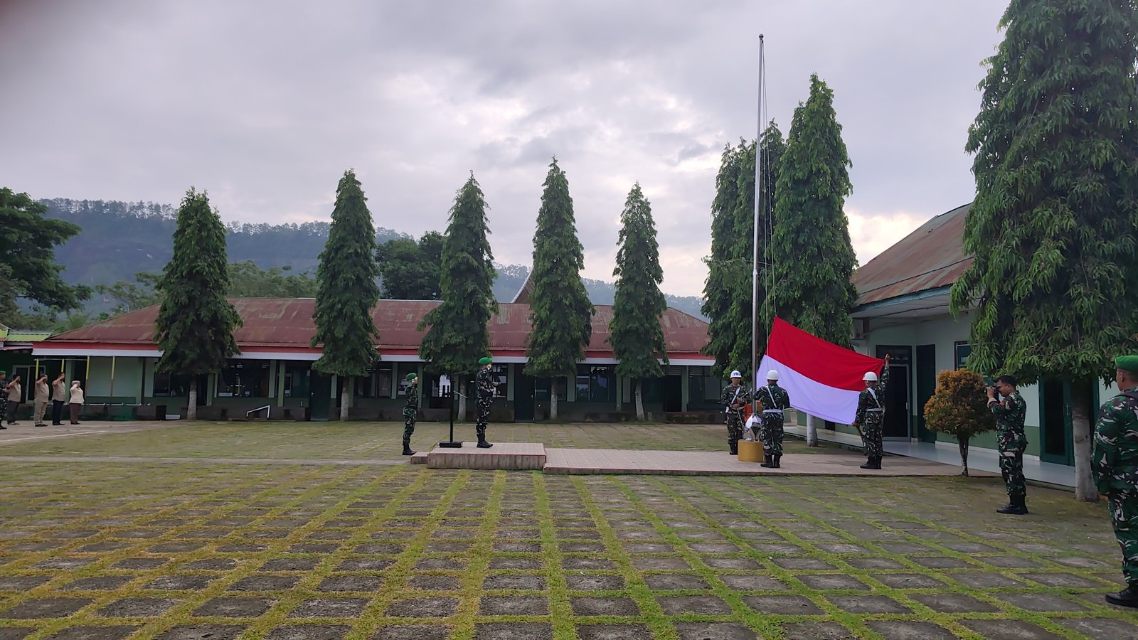 Dandim 0307/TD Letkol Arm Hendriyana, S.Sos., M.M. Pimpin Upacara Bendera, Tekankan Disiplin dan Integritas Prajurit di Awal Pekan