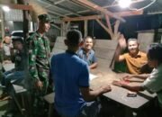Sambangi Kedai Ramai, Babinsa Koramil 11/Tanjung Emas Serda Dedi Olfian Lakukan Komsos untuk Deteksi Dini Kamtibmas