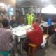 Sambil Ngopi, Babinsa Koramil 06/Sungayang Sertu Syafrizal Sambangi Warga Binaan di Kedai Kopi untuk Jaga Kamtibmas