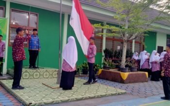 Peringati Hari Anak Nasional ke-42, MAN Kota Solok Gelar Upacara Bendera dan Tekankan Pentingnya Akhlak Mulia