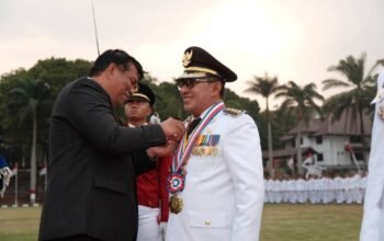 Perdana Dalam Sejarah Tanah Datar, Bupati  Eka Putra Dianugerahi Kartika Pamong Praja Muda dan Lencana Alumni Kehormatan IPDN