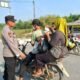 Seluruh Polsek Jajaran dan Polsubsektor Polres Mesuji Gerak Cepat Bagikan Masker Kepada Masyarakat Pasca Erupsi Gunung Anak Krakatau