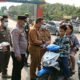 Polres Mesuji Bersama Forkopimda Bagikan Masker Serentak di 16 Titik, Antisipasi Dampak Abu Vulkanik Erupsi Gunung Anak Krakatau