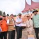 Pemko Payakumbuh Bersama 61  Personil Gabungan Serahkan Bantuan Ke Posko Darurat  Bencana Di Kabupaten Solok