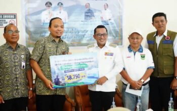 Kabut Asap Kembali Menyelimuti Tanah Datar, BPJS Serahkan 38.750 Masker