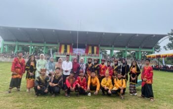 Semarakkan Rang Solok Baralek Gadang 2026, Ratusan Murid MTsN Kota Solok Pukau Pengunjung Lewat Drumband dan Randai