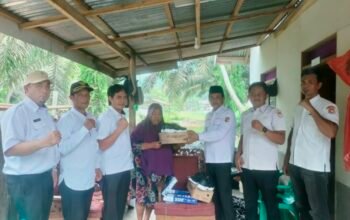 Kecamatan XIV Koto dan Pemdes Lubuk Sanai II Kompak Bantu Anak Yatim Irfando dan Irfadi