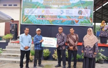 Lewat Sekda Rida Ananda, Pemko Payakumbuh Serahkan Bantuan Pertanian Rp12,9 Miliar