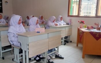 Cermin Evaluasi Prestasi: MAN Kota Solok Serahkan Rapor Mid Semester Ganjil di Rumpun Kelas