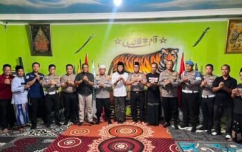 Peringati Hari Santri Nasional 2026, Polres Mukomuko Serahkan Tumpeng di Pondok Pesantren
