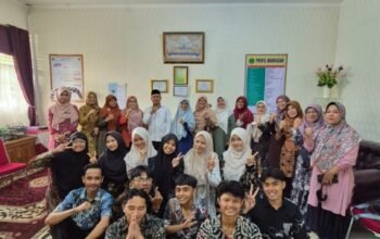 Sinergi Dunia Kampus dan Madrasah: MTsN Kota Solok Sukses Lepas 12 Mahasiswa UMMY Usai Tuntaskan PPL 100 Hari