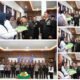 Kejutan HUT ke-81 TNI, Kapolres Tanah Datar Serahkan Kue Ulang Tahun kepada Dandim 0307/TD