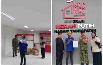 Pastikan Fasilitas Berfungsi Optimal, Babinsa Koramil 09/Salimpaung Awasi Pemasangan AC KDKMP